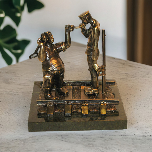 Бронзовая статуэтка Железнодорожные рабочие купить с доставкой Бронзовая статуэтка Железнодорожные рабочие